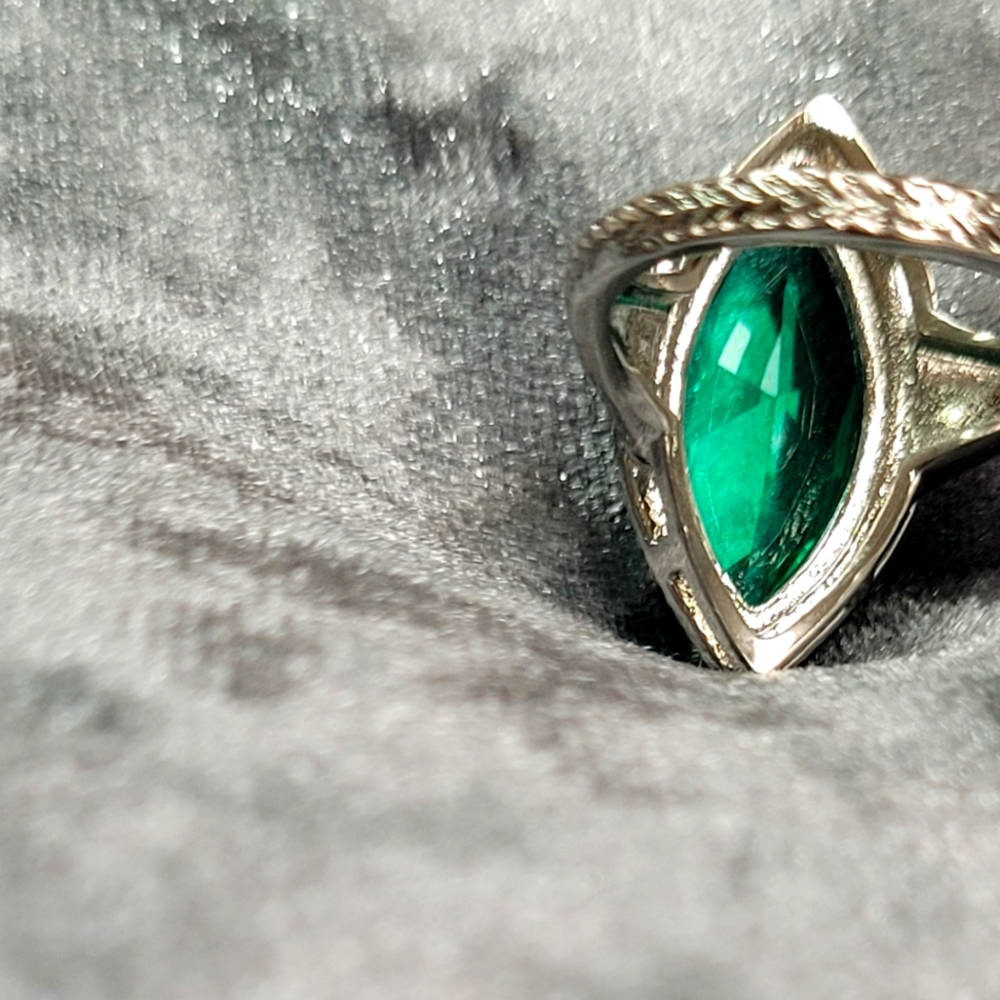 Large Green Marquise shaped Rhinestone Ring - Picture 6 of 12